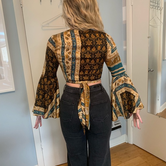 Cider NWT satiny wrap bell sleeved top - Picture 3 of 7